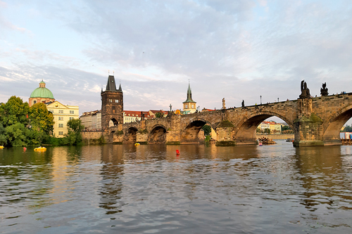 Delší plavby nás zavedou do jedinečného centra města