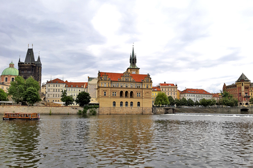 Postupně proplujeme celým historickým centrem